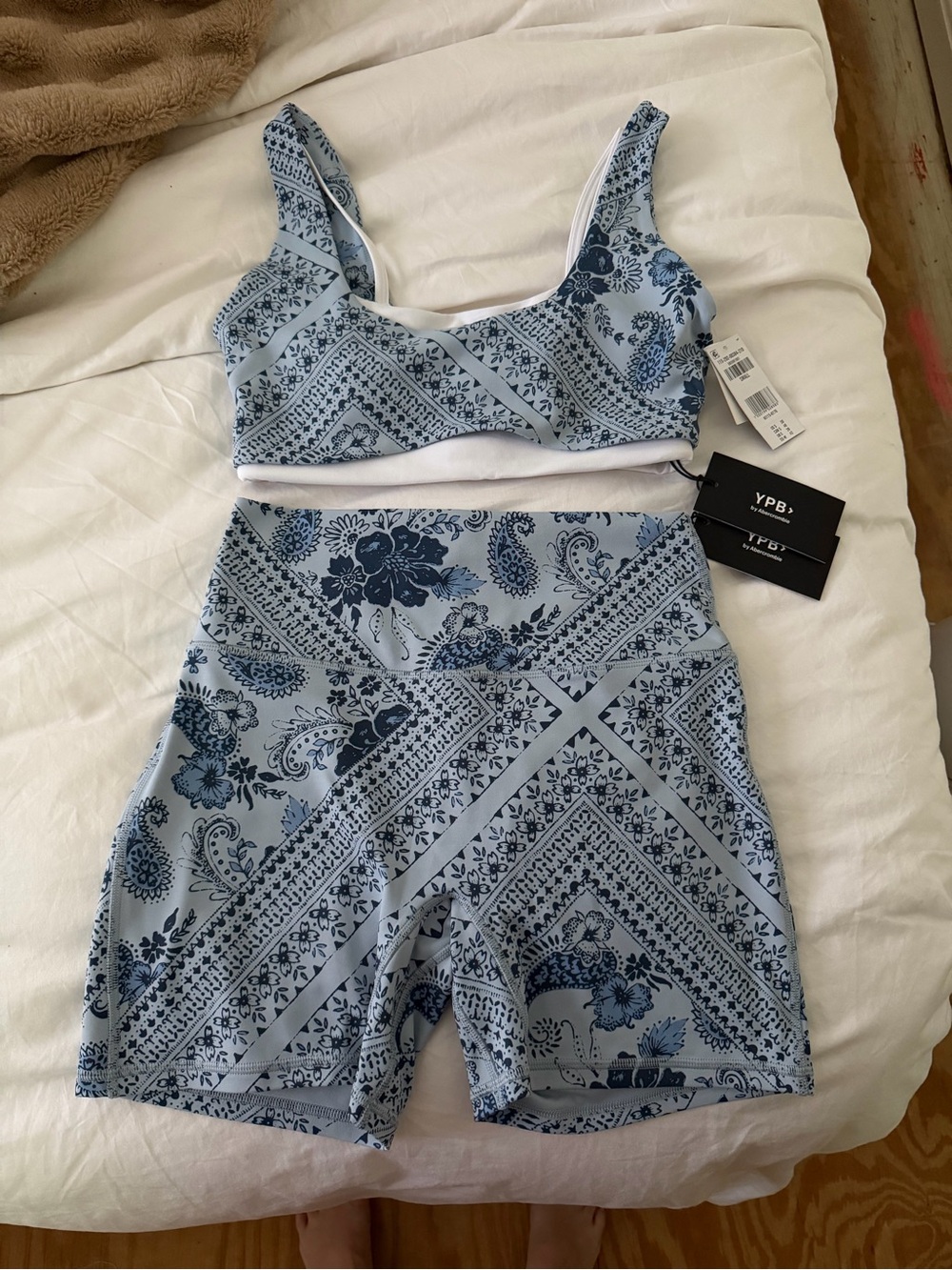 NWT - Abercrombie YPB Set - Bike Short&Double Layered Sports Bra - Blue Paisley